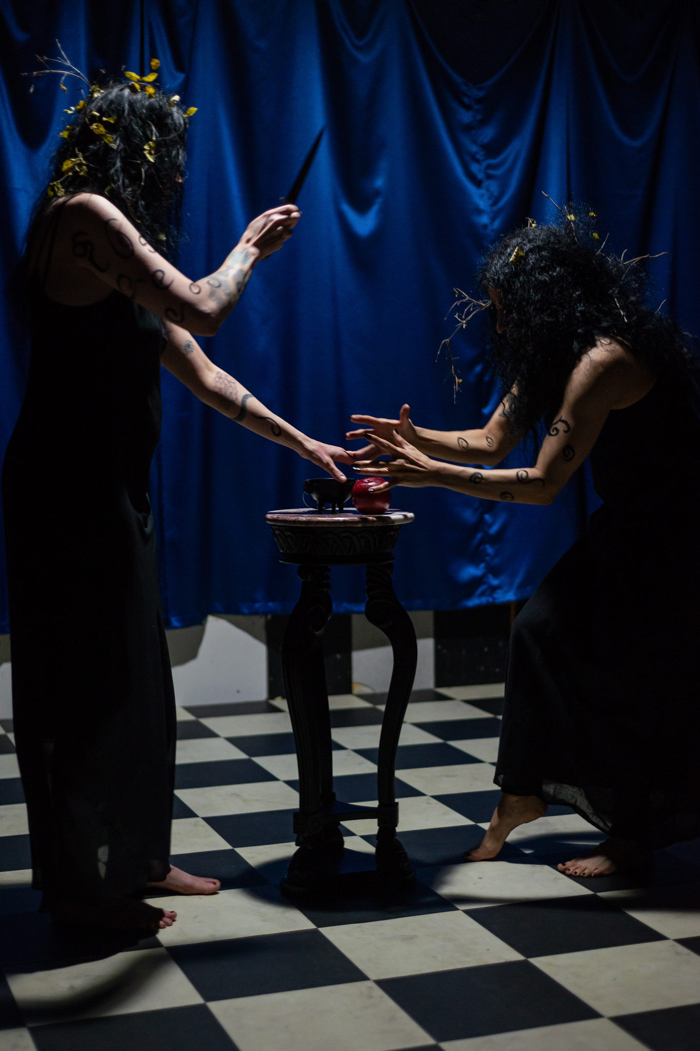 woman about to cut the apple with the dagger